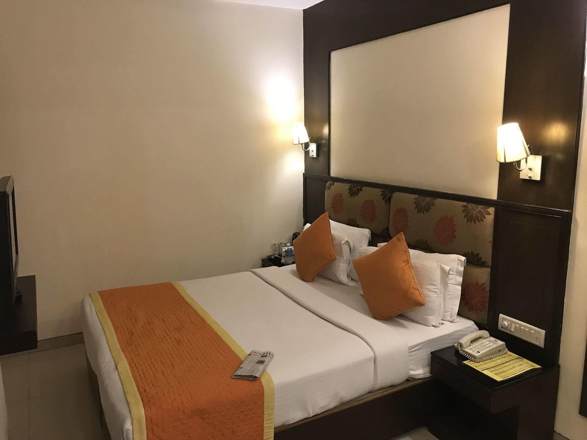 Hotel Southern Delhi  Ngoại thất bức ảnh
