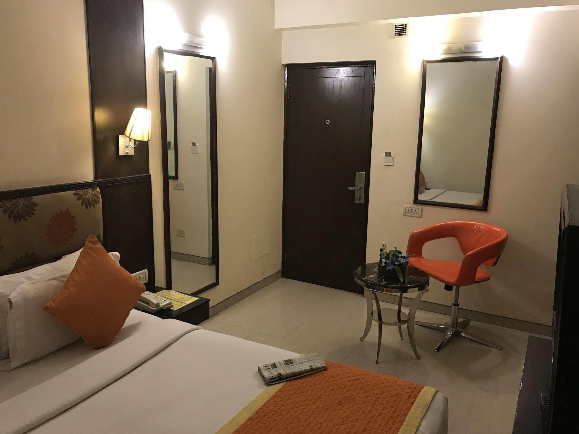 Hotel Southern Delhi  Ngoại thất bức ảnh